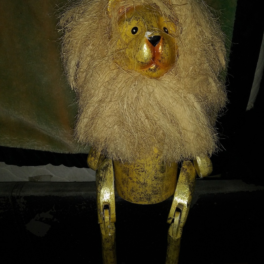 Pier 1 imports lion shelf sitter